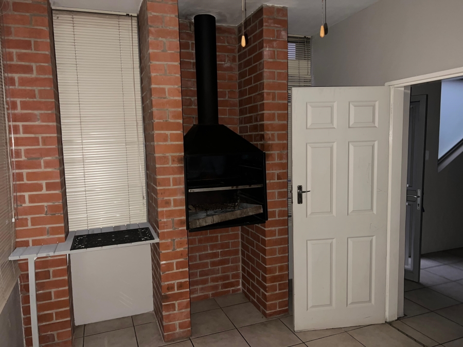 To Let 2 Bedroom Property for Rent in Dassie Rand North West